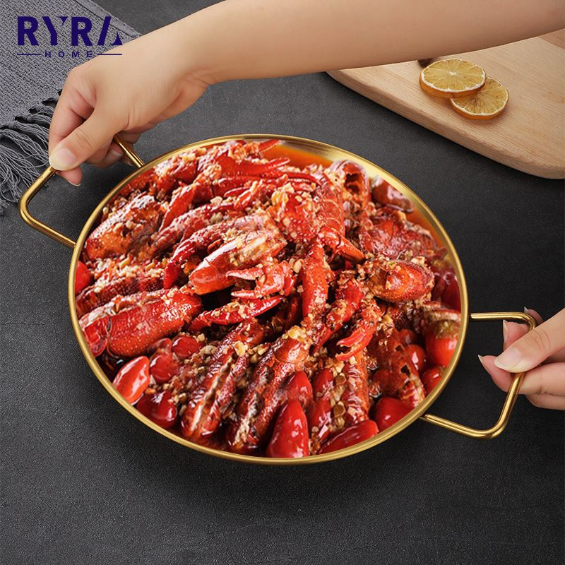 طاسة استانليس ستيل ذهبي لتسوية وتقديم الطعام بيدين 20 سم