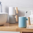 كوب حامل لفرش ومعجون الأسنان وأدوات الحلاقة وفرش الميكب وأقلام الروج والماسكرا بيد خشب