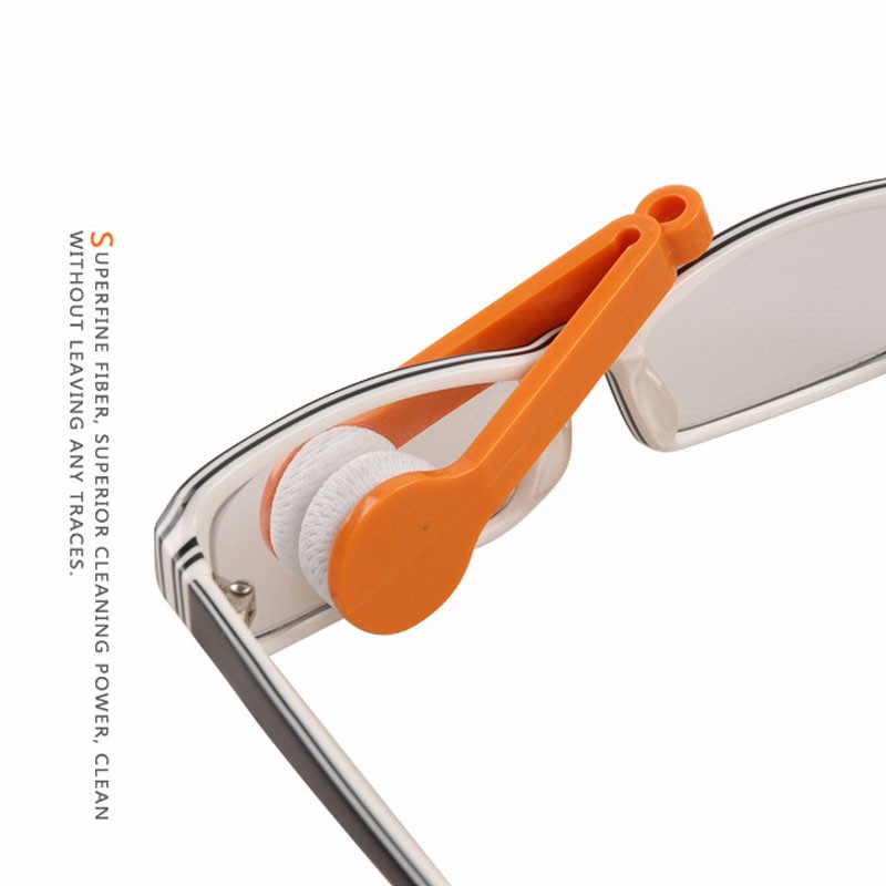 مساحة نظارات بفرشة ناعمة تحميه من الخدوش