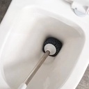 فرشاة تواليت سيليكون بقاعدة بفتحات لتصريف المياه مع لصق دبل فيس لتعليقه بسهولة