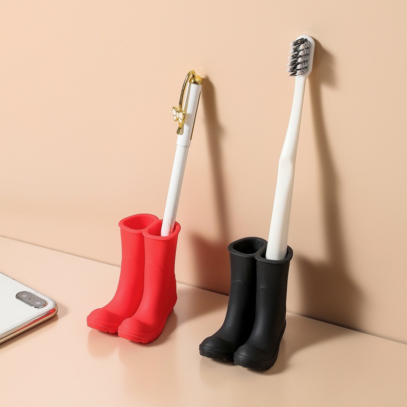 حامل سيليكون للاقلام و الموبيل و لفرش الأسنان على شكل حذاء المطر