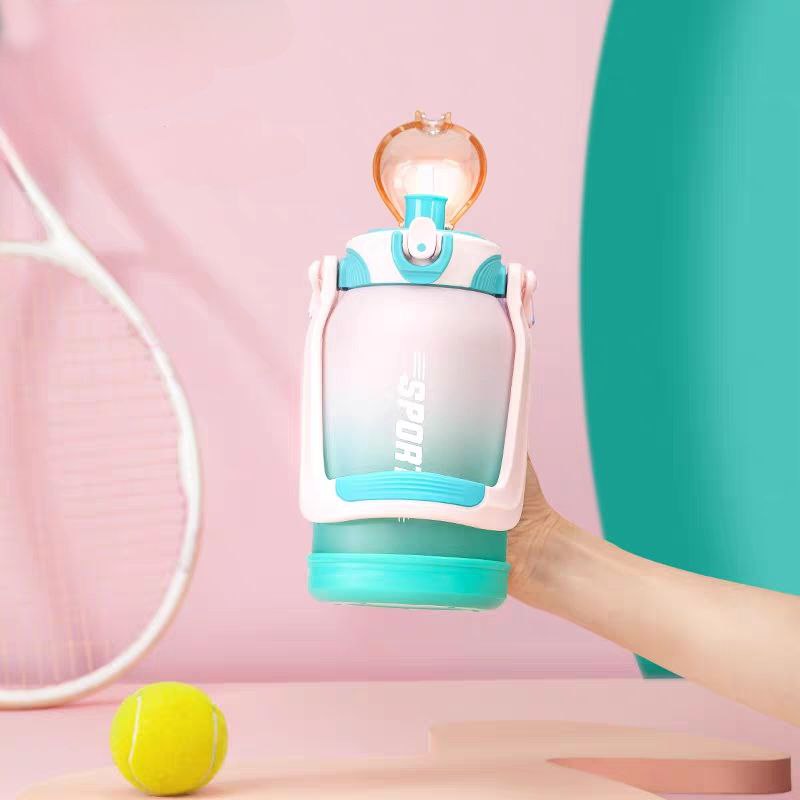 زجاجة مياة 1500 ملي بشاليموه لشرب المياة والعصائر الفريش