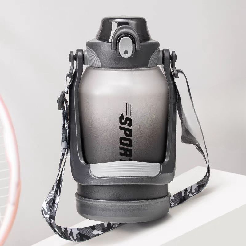 زجاج مياة 1500 ملي بشاليموه مناسبة للجيم والجامعات بيد لسهولة الحمل