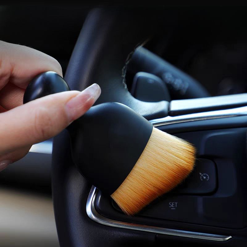 فرشة بشعيرات ناعمة بغطاء لتنظيف تابلوه السيارة وفتحات التكييف الهواء
