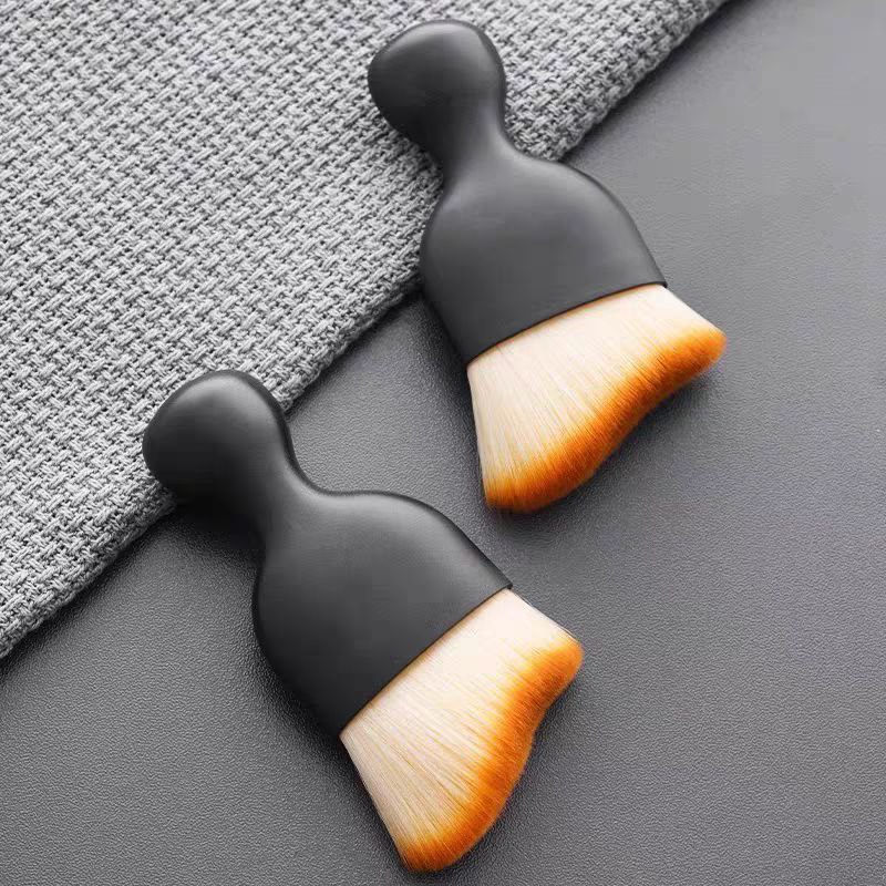 فرشة بشعيرات ناعمة بغطاء لتنظيف تابلوه السيارة وفتحات التكييف الهواء