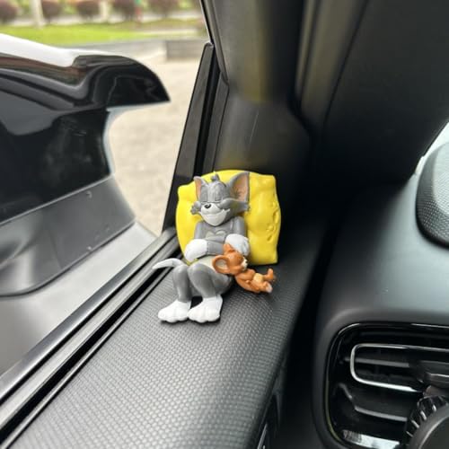 إكسسوارات توم وجيري لتزين تابلوه السيارة