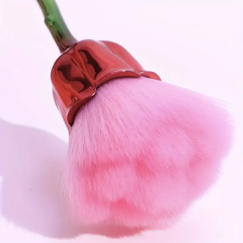 فرشة مكياج ناعمة ولطيفة علي البشرة شكل وردة مجسم