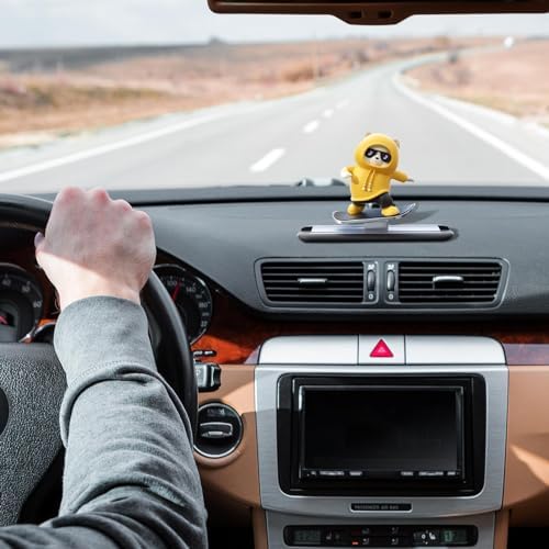 اكسسوار باندا متزلج لتزيين تابلوه السيارة