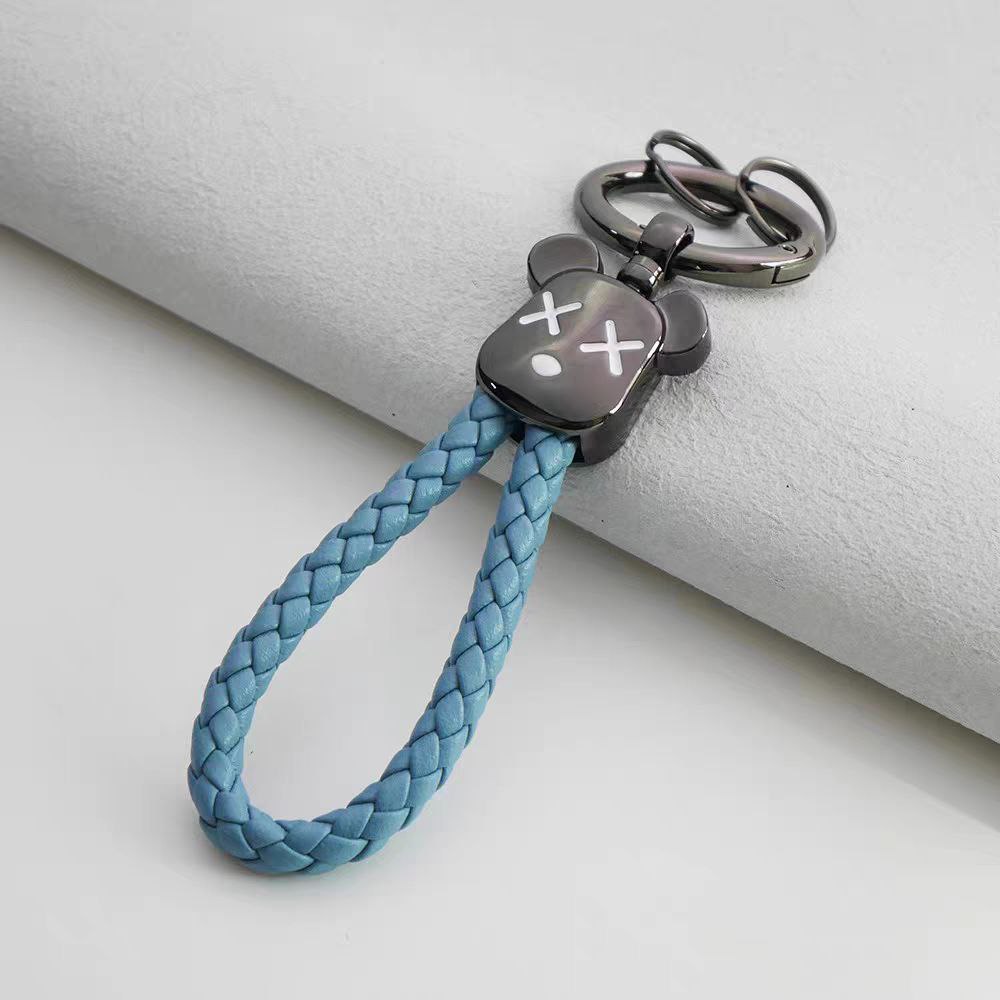 ميدالية من الجلد المضفر برأس دبدوب لمفاتيح السيارات والشنط