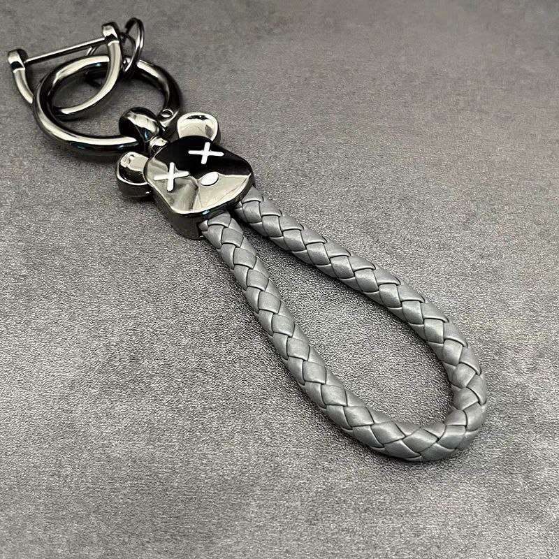 ميدالية من الجلد المضفر برأس دبدوب لمفاتيح السيارات والشنط