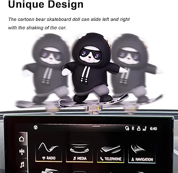 اكسسوار باندا متزلج لتزيين تابلوه السيارة