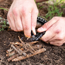 اسورة بوصلة للسفر والتخييم مدمجة بسكينه ميني للطوارئ