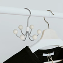 شماعة طرح وملابس