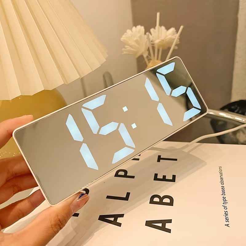 ساعة ديجيتال ليد بمراية مع منبه لعرض الوقت والتاريخ ودرجة الحرارة