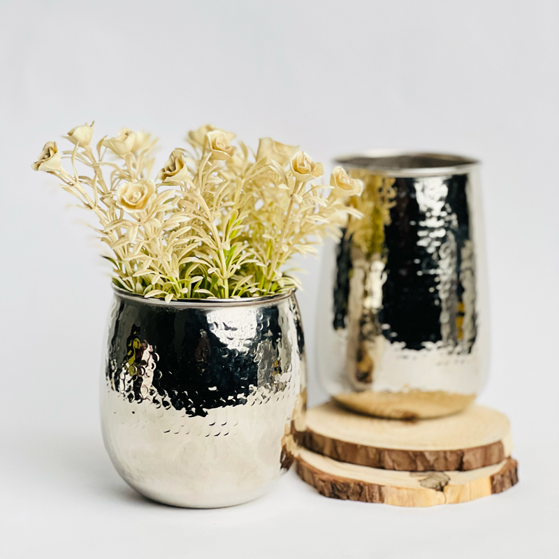 اصيص زرع بتصميم ديكوري مزخرف _ باللون الفضي