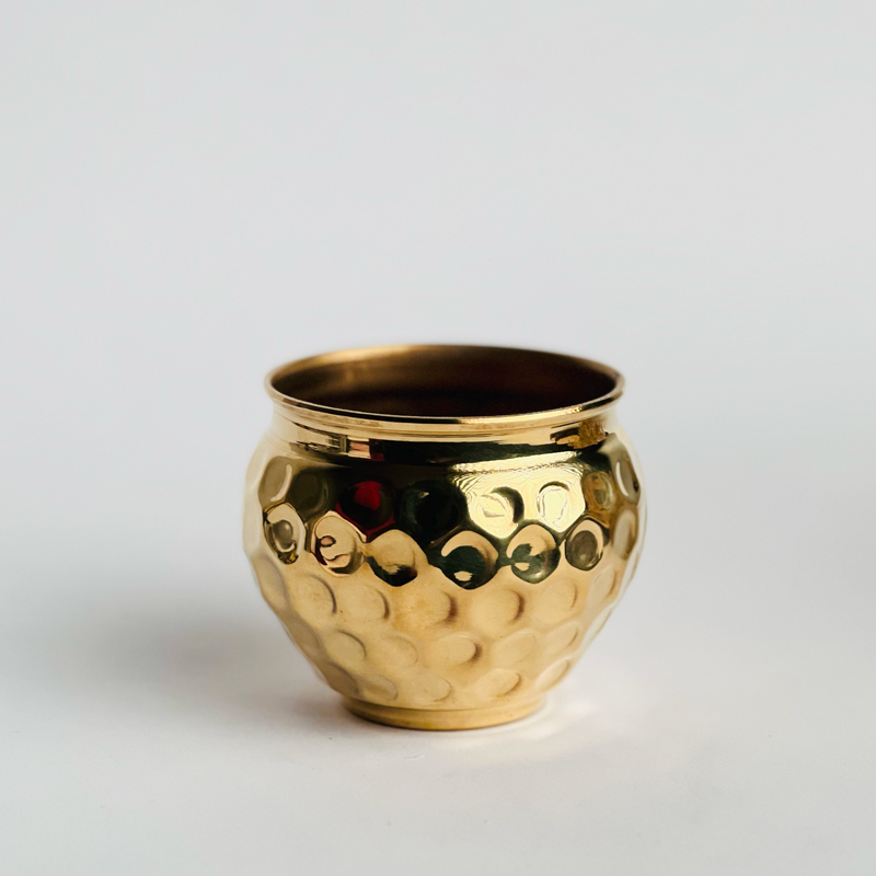 اصيص زرع وحامل شموع نحاس تصميم خليه نحل - باللون الذهبي