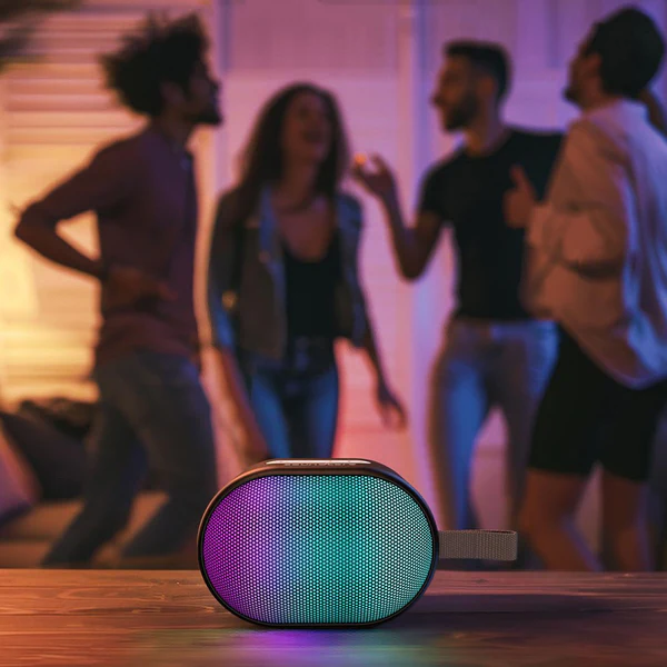 مكبر صوت أنكر ساوندكور مضيئ يعمل بالبلوتوث و يو اس بي للشحن