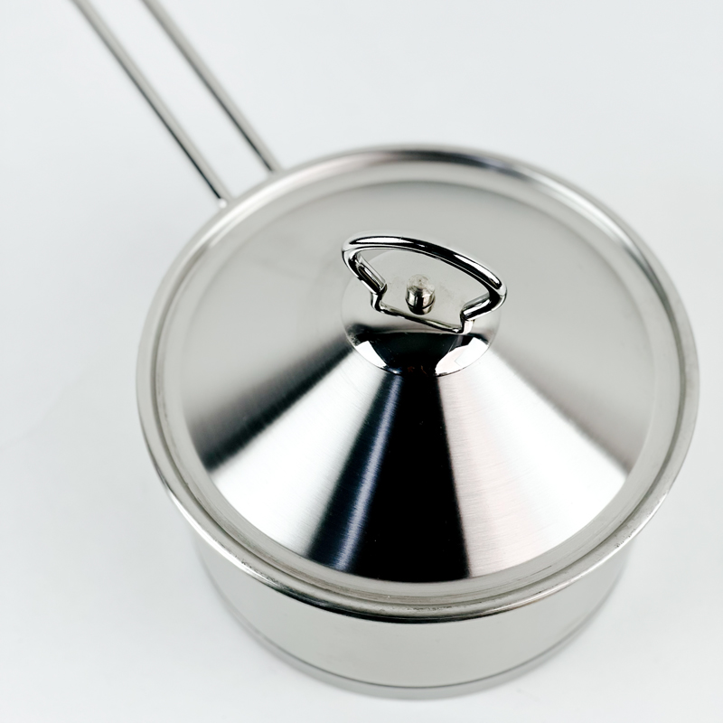 كسرولة استانلس استيل بغطاء ويد لسهولة الحمل  - مقاس 18سم