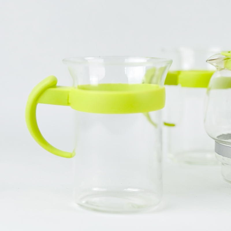 براد بيركس بمصفاه استانلس مع سكرية و 4 كوب شاي زجاج بيد بلاستكية