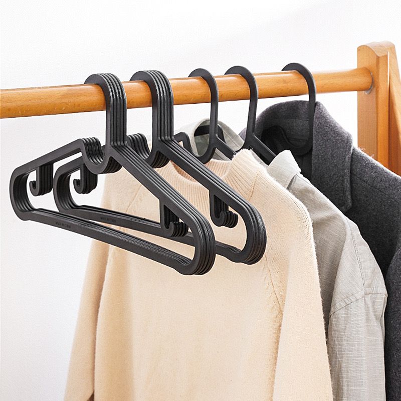 طقم شماعات 10 قطع لتعليق التيشرتات والقمصان والبناطيل من البلاستيك