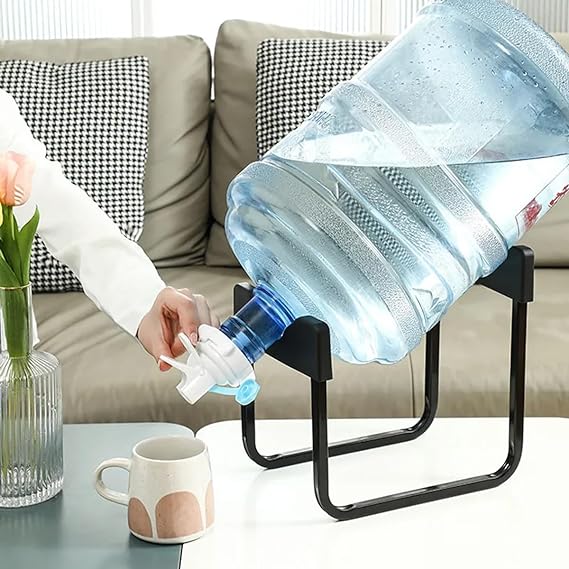 حامل قارورة مياه الشرب من المعدن والبلاستيك عملي وسهل الأستخدام