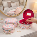 مجموعة شنط جلد 3 قطع بماقسات مختلفة بيضاوية الشكل لتنظيم وحمل الميك اب مزينة بقلوب