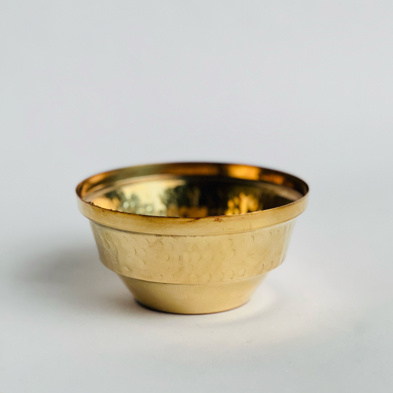 وعاء نحاسي مزخرف متعدد الاستخدامات باللون الذهبي