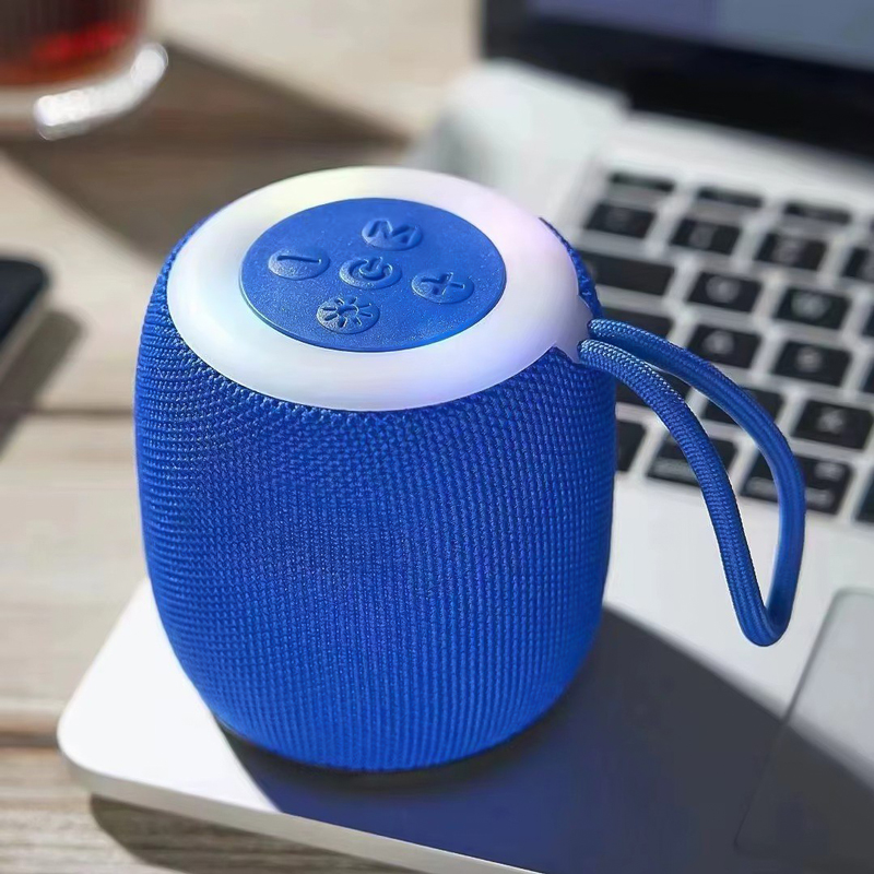 مكبر صوت بلوتوث بالوان أر جي بي مع يو اس بي للشحن