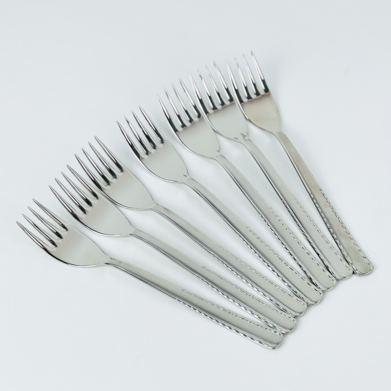 طقم شوك استانليس ستيل للعشاء باللون الفضي 12  قطعة