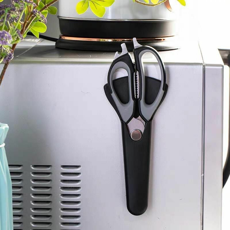 مقص بجراب مغناطيس وكسارة بندق وعند الفصل قشارة وسكينة وفتاحة متعدد الاستخدام