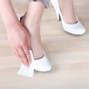 مناديل مبللة لتنظيف وتلميع الأحذية عملية وسهلة الأستخدام