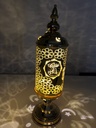 فانوس ومصباح رمضاني مزخرف باللون الذهبي