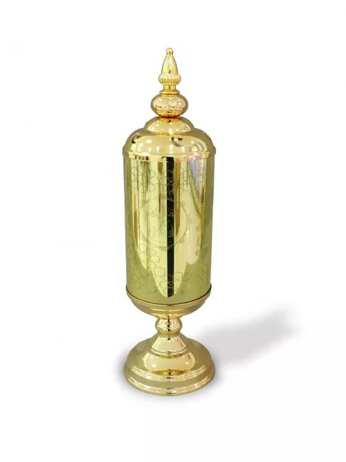 فانوس ومصباح رمضاني مزخرف باللون الذهبي