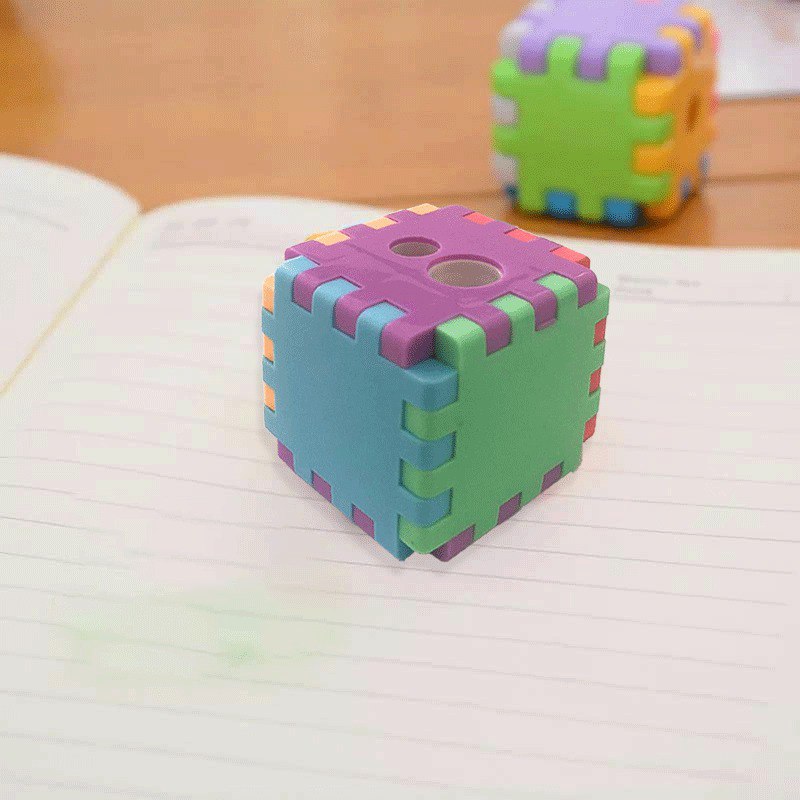 براية مزودجة للاقلام الرصاص علي شكل مكعب بازل