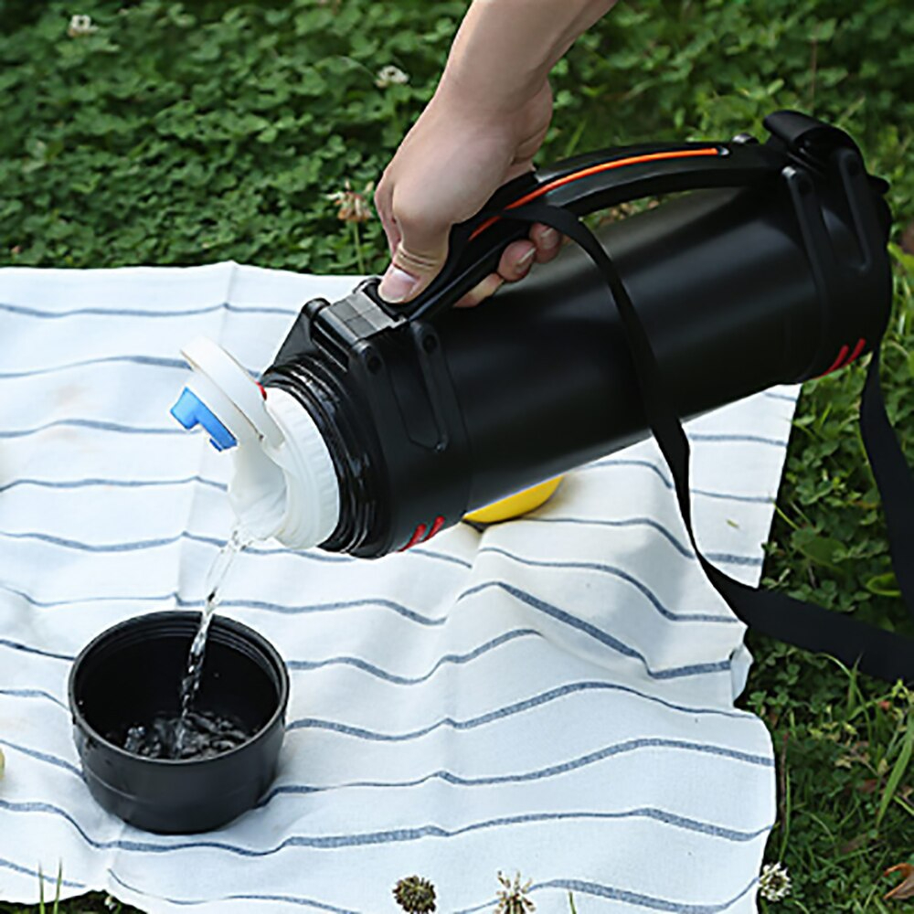 ترمس حراري حافظ لحرارة المشروبات لمده 24 ساعة تقريبا بيد لسهولة الحمل في السفر والرحلات والتخييم 2.5 لتر