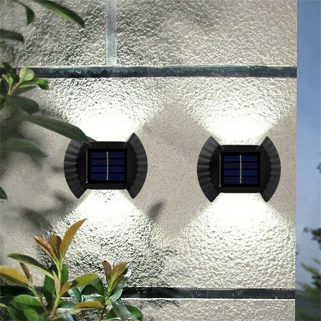 كشاف ليد حائطي يعمل بالطاقه الشمسية ويضئ تلقائيآ في الليل 4 قطع وتربروف للعمل تحت الامطار