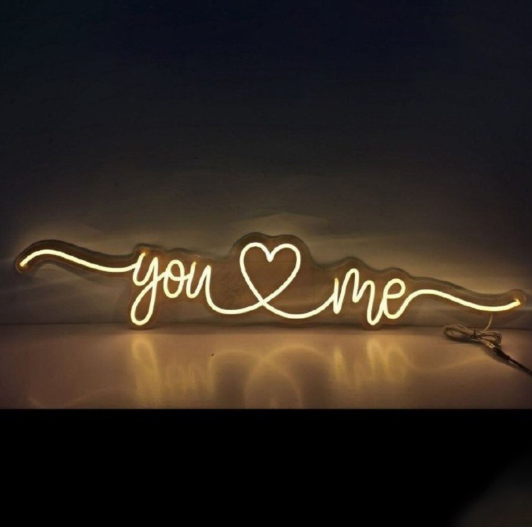 إضاءة نيون حائطي يو قلب مي أصفر دافيء