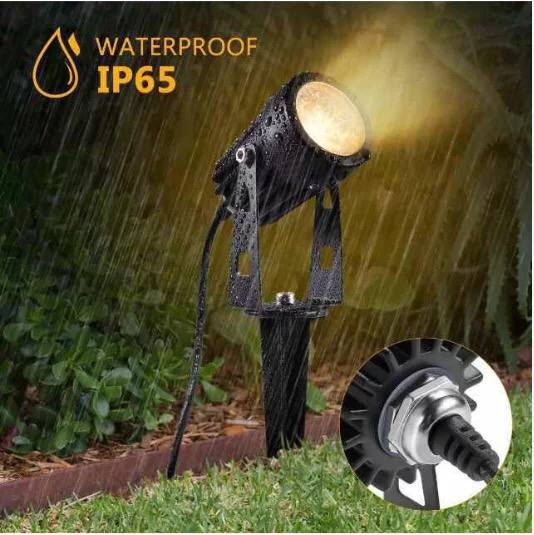 كشاف ومصباح شمسي لاضاءة الحدائق والممرات 4 قطع مع ريموت كنترول للتحكم عن بعد