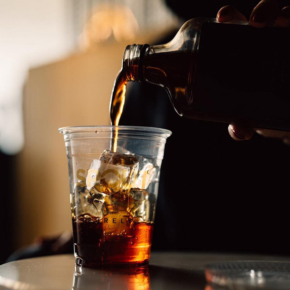 زجاجه مياه زجاج برطوش