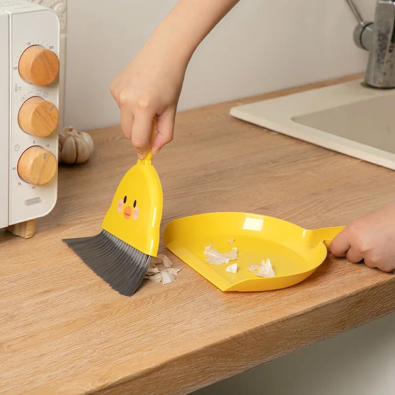 طقم جاروف بالفرشه شكل بطوط لازالة الاتربة من الاماكن الضيقة بسهولة