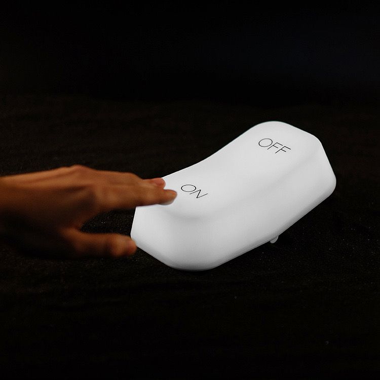 كشاف علي شكل مفتاح مع وضعين للضوء قابل للمس للفتح والغلق يعمل بالشحن باستخدام يو اس بي للسرير والمكتب