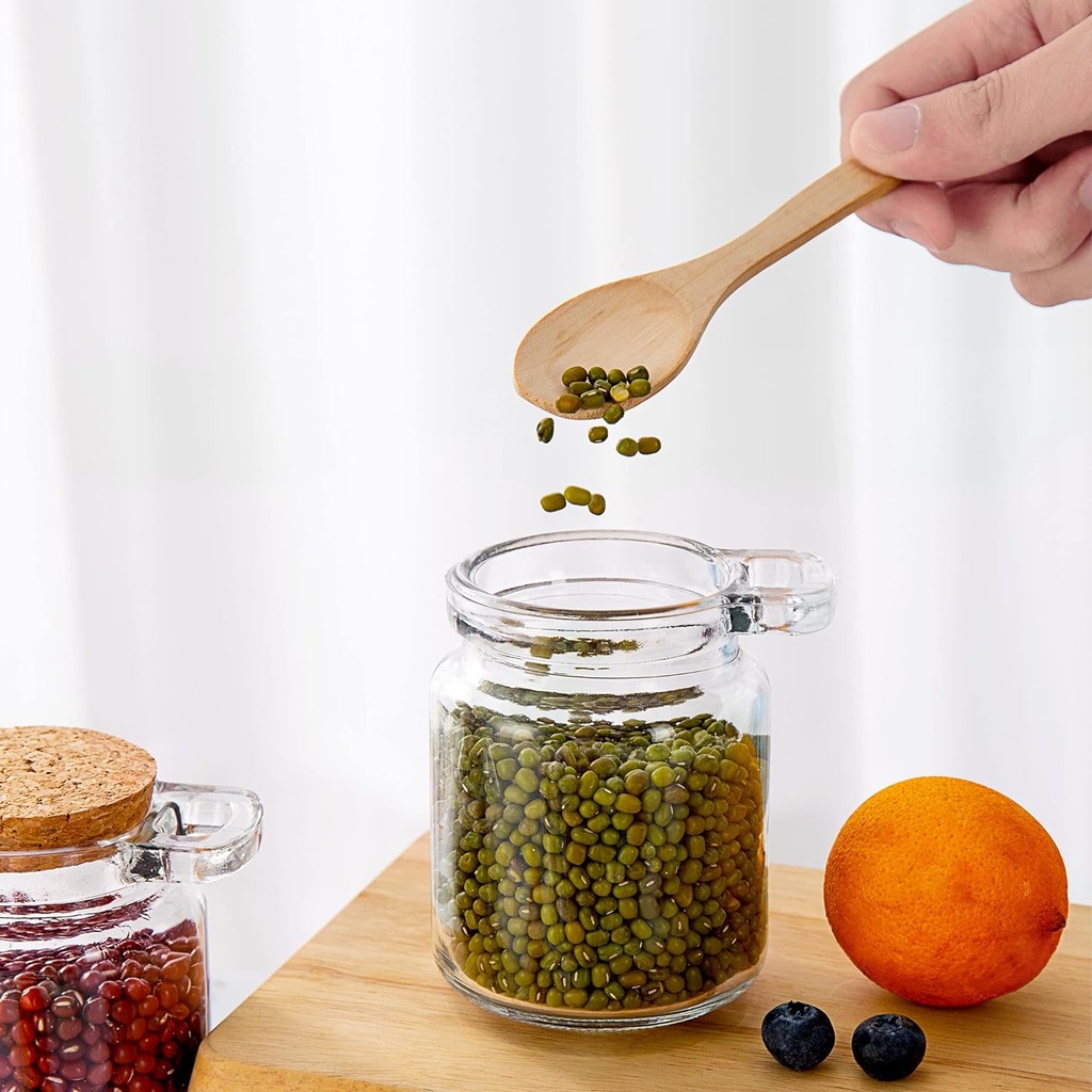 برطمان زجاج 50 ملي لحفظ وتخزين التوابل والزعفران والمستكة بغطاء شكل خشبي ومعلقة لسهولة الأستخدام