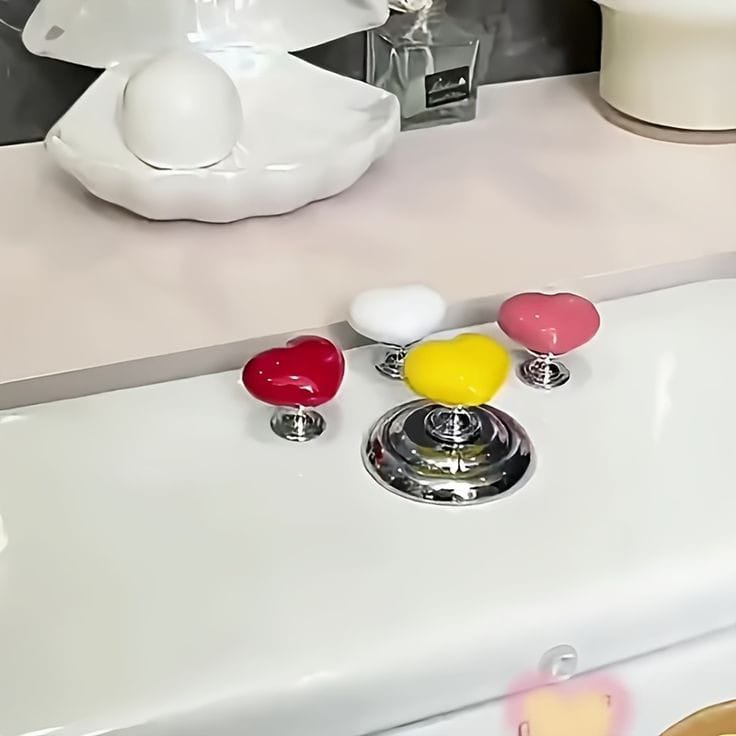 هوك مقبض علي شكل قلب بلزق دابل فيس قوي  للسيفون والادراج والدواليب - الوان متعددة