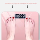 ميزان ديجيتال منزلي لقياس الوزن حتي 180 كجم بشاحن يو اس بي يعمل بالبلوتوث بشاشة ليد رقمية  - بينك