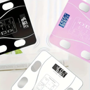 ميزان ديجيتال منزلي لقياس الوزن حتي 180 كجم بشاحن يو اس بي يعمل بالبلوتوث بشاشة ليد رقمية  - بينك