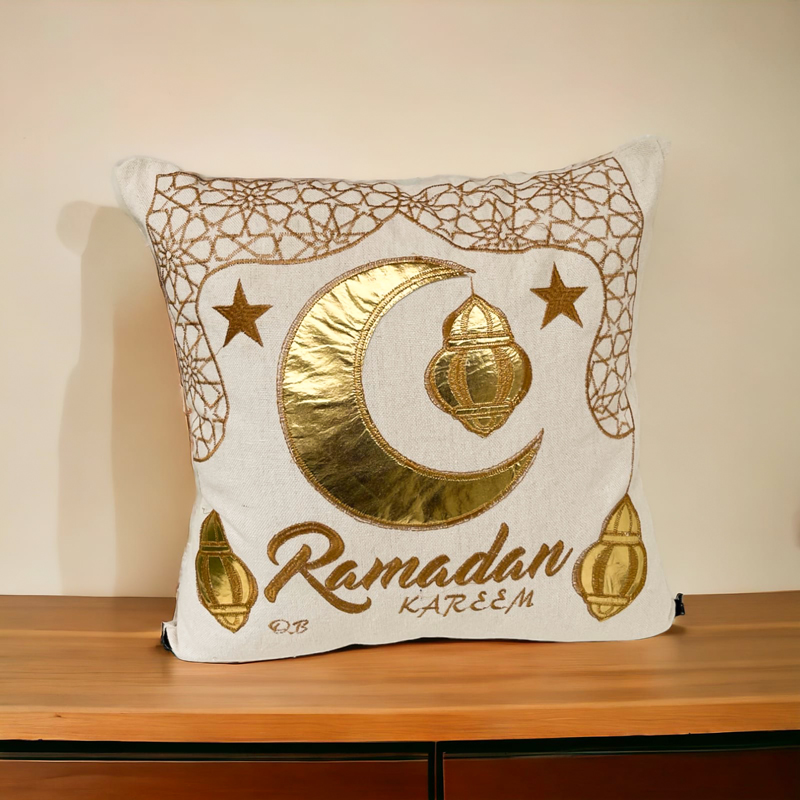 اكياس مخدات كتان مطرزة بكلمه رمضان كريم بسوستة  لتجديد ديكور المنزل في رمضان