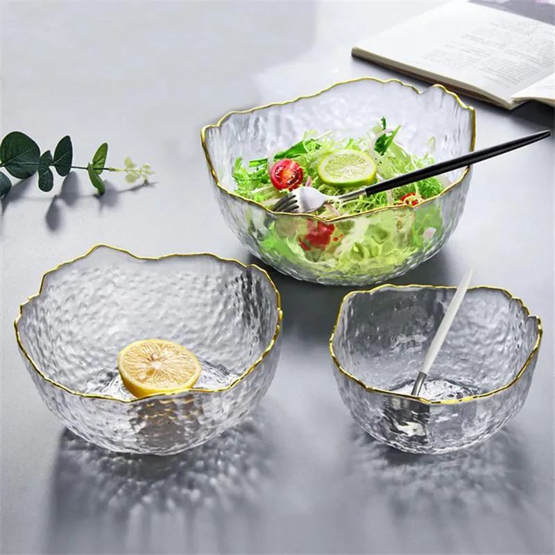 طقم بولات  3 قطع زجاج شفاف منقرش مع حواف باللون الجولد غير منتظمة بمقاسات مختلفة بتقديم السلطات و الفاكهة للضيوف بشكل مختلف