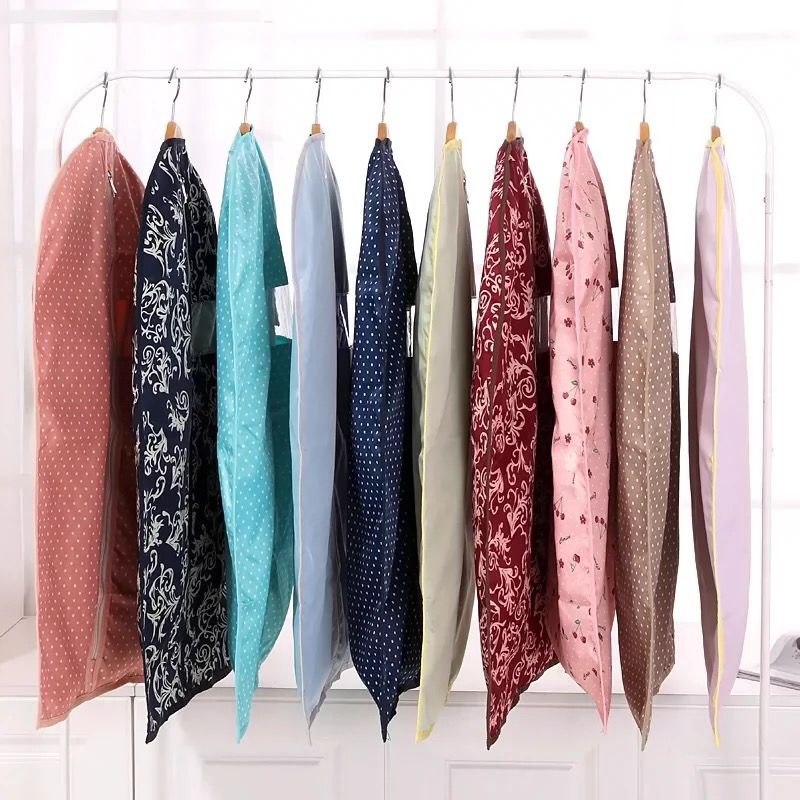 كفر ملابس قماش بسوستة و جزء شفاف لرؤية محتوياته للحفاظ علي الملابس من الغبار و لتعليق و تنظيم الملابس 60*130