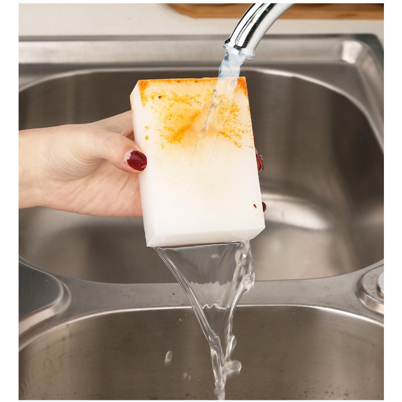 اسفنجة التنظيف السحرية لإزالة البقع الصعبة بالماء بدون منظفات ومواد كميائية