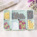 منظم يومي للأدوية و الفيتامينات مقسم 7 خانات بغطاء محكم الغلق